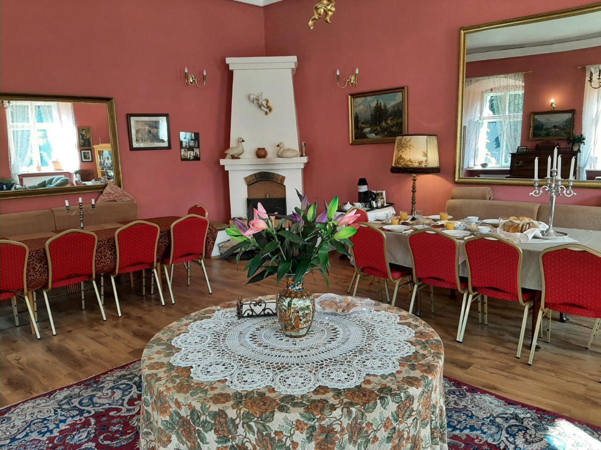 Palac Jastrowiec Екстериор снимка